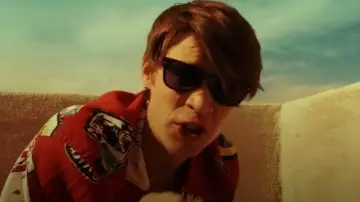 Ray-ban Clas­sic Way­far­er Sun­glass­es worn by Josh Wheeler (Colin Ford) in Daybreak Season 01 Episode 01)