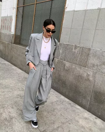Blazer grey off Britanny xavier on the account Instagram of @brittanyxavier