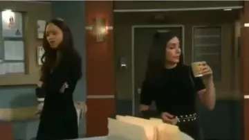 Alice + olivia Evelyn Fit et les Reflets de la Robe Noire portée par Gabi Hernandez (Camila Banus) comme on le voit sur les Jours de Notre Vie 25 octobre 2019