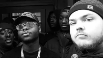 The bonnet checkered Louis Vuitton worn by Remy in her video clip Alibi feat. Leto