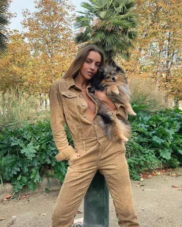 La combinaison en velours cotelé de Carla Ginola sur son compte Instagram @carla_ginola