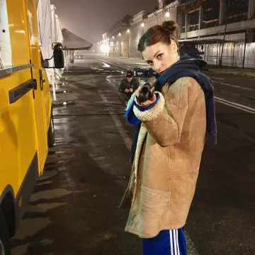 The coat, sheepskin leather worn by Adelaide on the account Instagram of @therapietaxi 