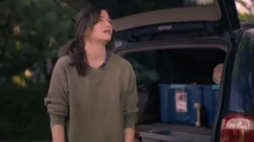 The great green olive sweat­shirt worn by Eve Fletcher (Kathryn Hahn) in Mrs. Fletcher Season01 Episode01
