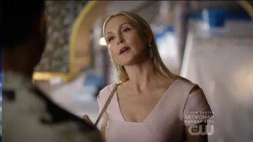 Roland mouret pink bandage dress worn by Melissa Daniels (Kelly Rutherford) in Dynasty Season 03 Episode 03