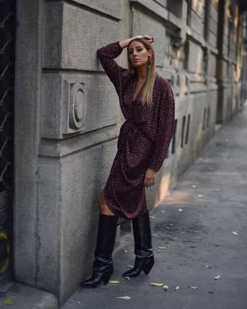 Démarrage de la cheville en daim noir de Elisa Taviti sur l'Instagram account @elisataviti