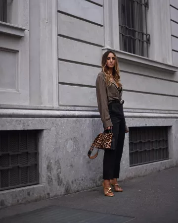 Pantalon noir de Elisa Taviti sur l'Instagram account @elisataviti