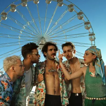 Le carré Hermès porté par Adélaïde Chabannes De Balsac sur le compte Instagram de @therapietaxi