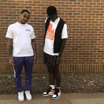 Sneakers Jordan 1 mid shattered backboard of Dwayne Bacon on the account Instagram of @dbacon