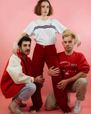 The jean red worn by Adelaide Chabannes de Balsac on the account Instagram of @therapietaxi