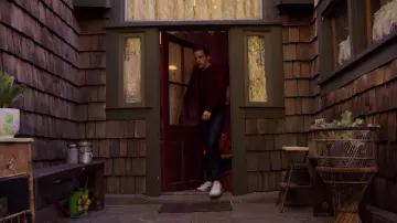 Veja white sneakers worn by Payton Hobart (Ben Platt) as seen in The Politician (S01E01)