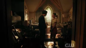 Forever 21 floral sneakers porté par Betty Cooper (Lili Reinhart) à Riverdale Saison 04 Épisode 03