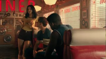 Mini pantalones cortos granate agle americano usados por Veronica Lodge (Camila Mendes) en Riverdale Temporada 04 Episodio 03