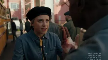 Urban Outfitters en cuir noir garni de chapeau porté par Betty Cooper (Lili Reinhart) à Riverdale Saison 04 Épisode 03
