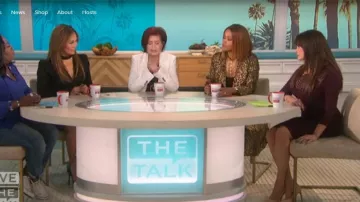 The kooples leop­ard print silk-satin ki­mono worn by Eve on The Talk October 28, 2019