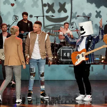 Sneakers Nike Air Force 1 Type of Marshmello on the account Instagram of @marshmellomusic