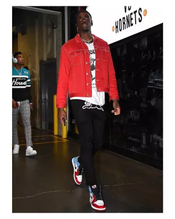 Sneakers Jordan 1 Retro High Fearless UNC Chicago Dwayne Bacon on the account Instagram of @leaguefits