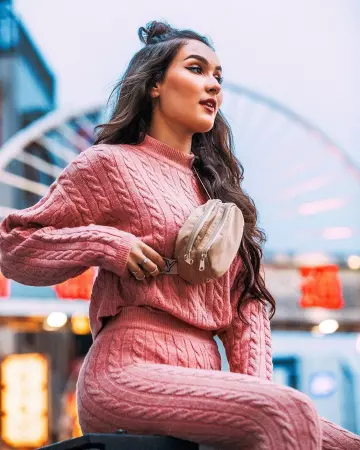 The sweater rose stranded TheDollBeauty on the account Instagram of @thedollbeauty