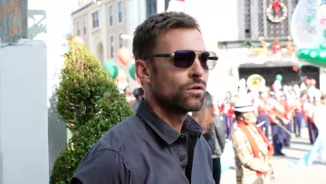 Sunglasses worn by Wesley Cole (Seann William Scott) as seen in Lethal Weapon S03E09