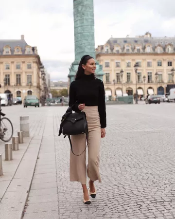 Le pantalon beige large de Hannah Romao sur le compte Instagram de @hannahromao