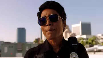 Les lunettes de soleil Krewe portées par Athena Grant (Angela Bassett) dans la série 9-1-1 (Saison 2 Épisode 18)
