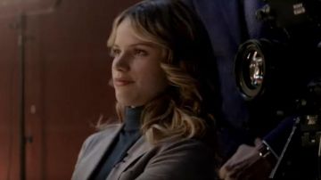 Alber veste Gris Adaptés Blazer porté par Ainsley Whitly (Halston Sage) en Fils Prodigue Saison 1 Épisode 7