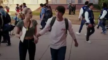 Stüssy Long Sleeve Stock Pig­ment white Tee worn by Josh Wheeler (Colin Ford) in Daybreak Season 1 Episode 4