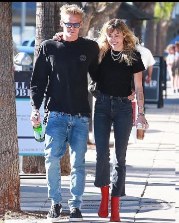 Reformación Jessie High Crop Boot Jeans usados por Miley Cyrus Studio City 25 de octubre de 2019