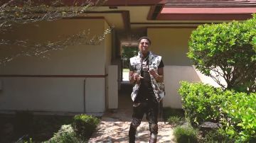 Jeans Skinny Fit, Denim Noir porté par YoungBoy dans YoungBoy n'a Jamais Cassé de Nouveau De commande (Vidéo Officielle)