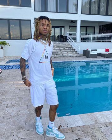 Adidas x Pharrell Williams White Cotton Knit Short usado por Swae Lee en su cuenta de Instagram @swaelee