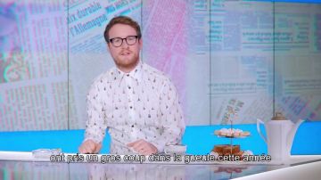 La camisa de Paul Taylor en What's Up France - #14 - 2017 Recapitulación