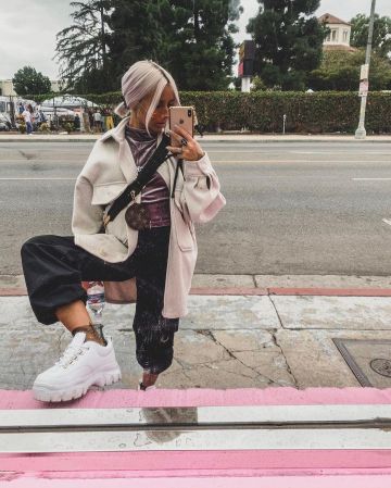 The porte monnaie LV of Camille Callen on the account Instagram of @noholita