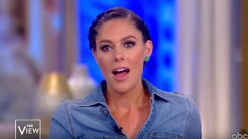 Kate Spade Green Small Square Stud Pendientes usados por Abby Huntsman en The View octubre 29, 2019