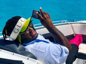 Gucci Vinyl Visor used by Sech on the Instagram account @sechmusic