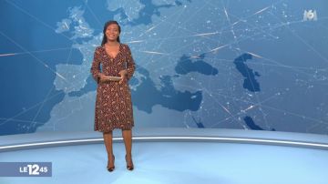 The print dress Kareen Guiock in The 12:45, M6