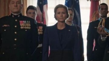 Alexander McQueen Navy And Black Colorblock Blazer usado por Elizabeth McCord (Téa Leoni) en Madam Secretary Temporada 06 Episodio 04