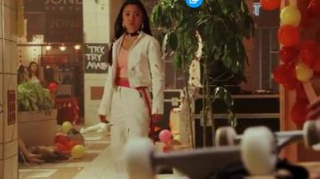 I. am.gia Elevara Pantalon porté par K. J. (Chelsea T. Zhang) à l'Aube de la Saison 1 Épisode 6