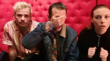 La veste en jean col mouton de Raphaël Faget-Zaoui sur le compte Instagram de @therapietaxi