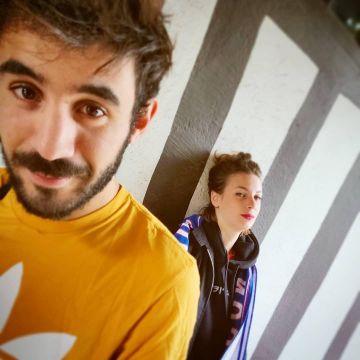 Camiseta amarilla de Adidas de Raphaël Faget-Zaoui en la cuenta de Instagram de @therapietaxi