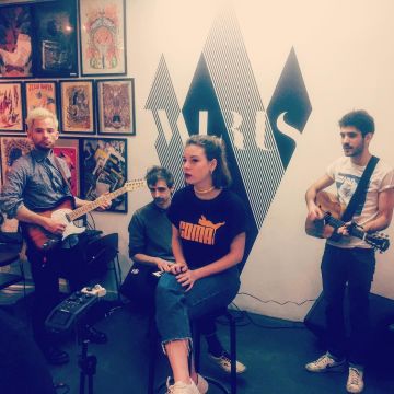 The t-shirt "Coma" of Adelaide Chabannes de Balsac on the account Instagram of @therapietaxi