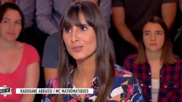 The short dress classic v-neck printed blue night Emilie Papatheodorou in Clique the best of the 29.10.2019