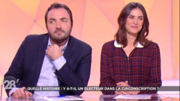 Shirt and peter pan collar of Sonia Chironi in 28 minutes the 30.10.2019