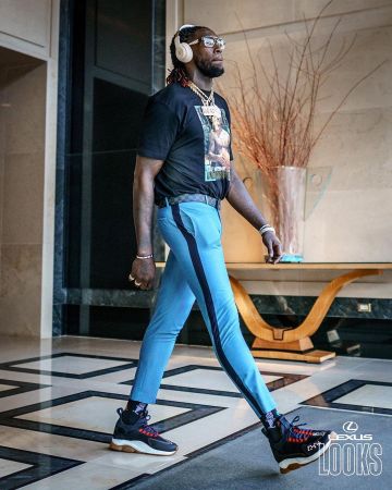 Zapatillas de yugo de malla Versace de Montrezl Harrell en la cuenta de Instagram de @leaguefits