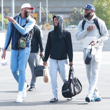 Sneakers Nike Air Zoom Spiridon 16 Stash of LeBron James on the account Instagram of @leaguefits