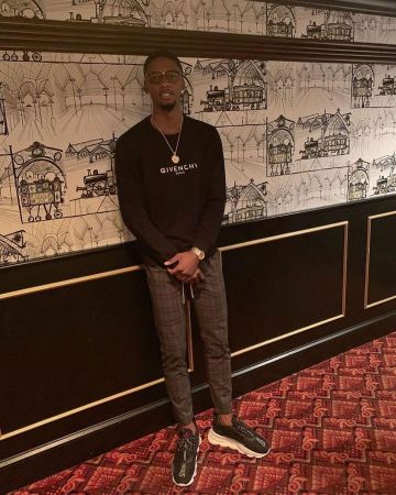 Sudadera con logo vintage de Alfonzo McKinnie en la cuenta de Instagram de @leaguefits