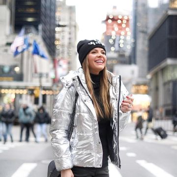 The down jacket silvery Emmanuelle Cureau on the account Instagram of @manuecureau