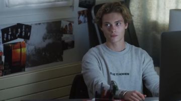 La sudadera "escape to nowhere" de Félix (Jules Houplain) en Connexion intime