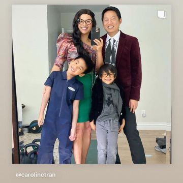 Top de flores de un hombro usado por Ali Wong en la cuenta de Instagram @aliwong