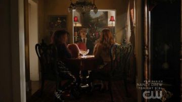 Urban Outfitters Noir Flamme Imprimé Bottes portées par Toni Topaze (Vanessa Morgan) à Riverdale Saison 04 Épisode 04