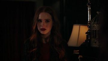Marciano Côtelé Veste en Cuir portés par Cheryl Fleur (Madelaine Petsch) à Riverdale Saison 04 Épisode 04