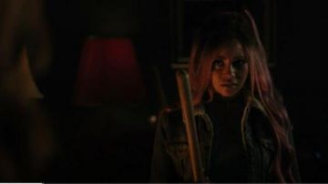 Levi's Denim CroppedSsherpa Veste portée par Toni Topaze (Vanessa Morgan) à Riverdale Saison 04 Épisode 04